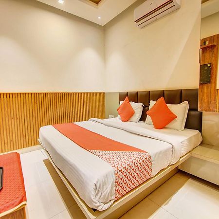 Hotel O Shri Sai Дели Экстерьер фото
