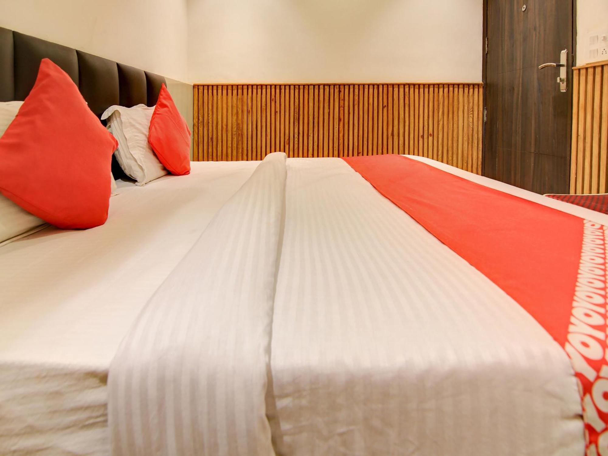 Hotel O Shri Sai Дели Экстерьер фото