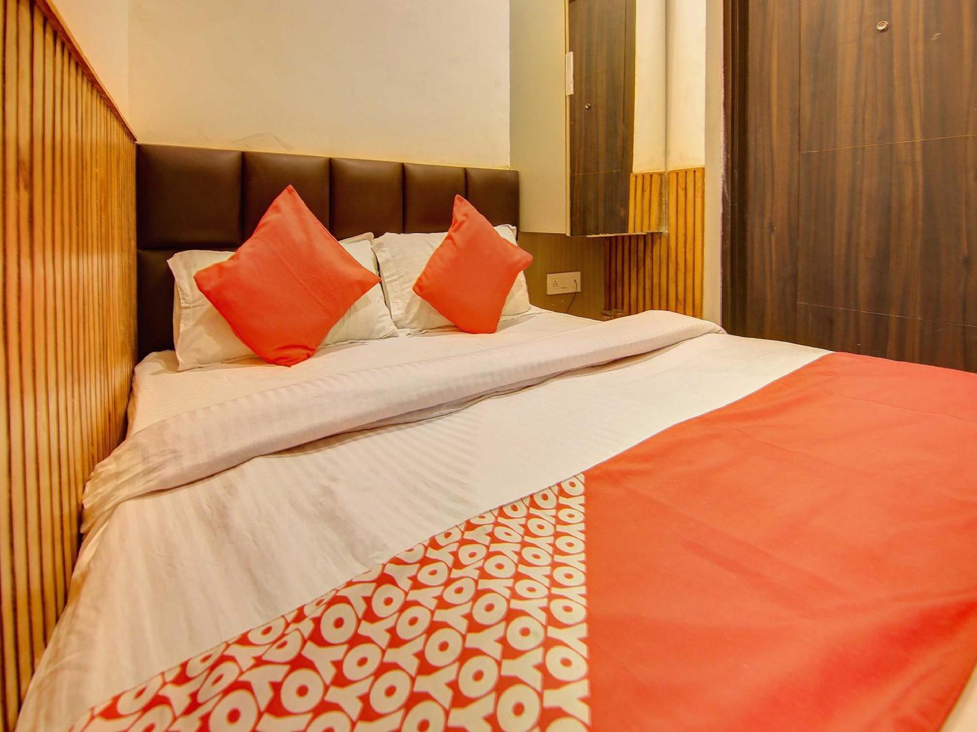 Hotel O Shri Sai Дели Экстерьер фото