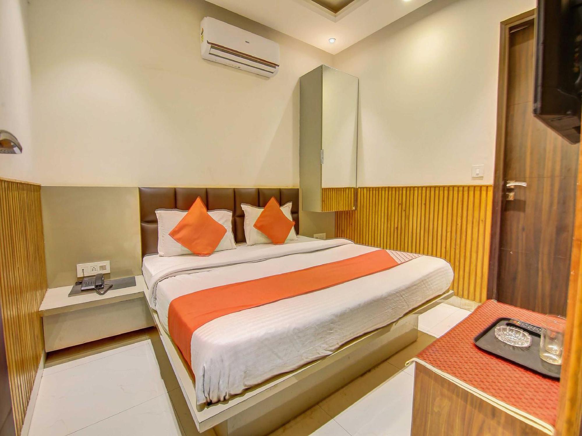 Hotel O Shri Sai Дели Экстерьер фото