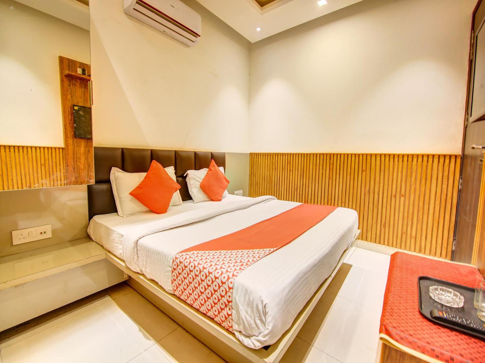 Hotel O Shri Sai Дели Экстерьер фото