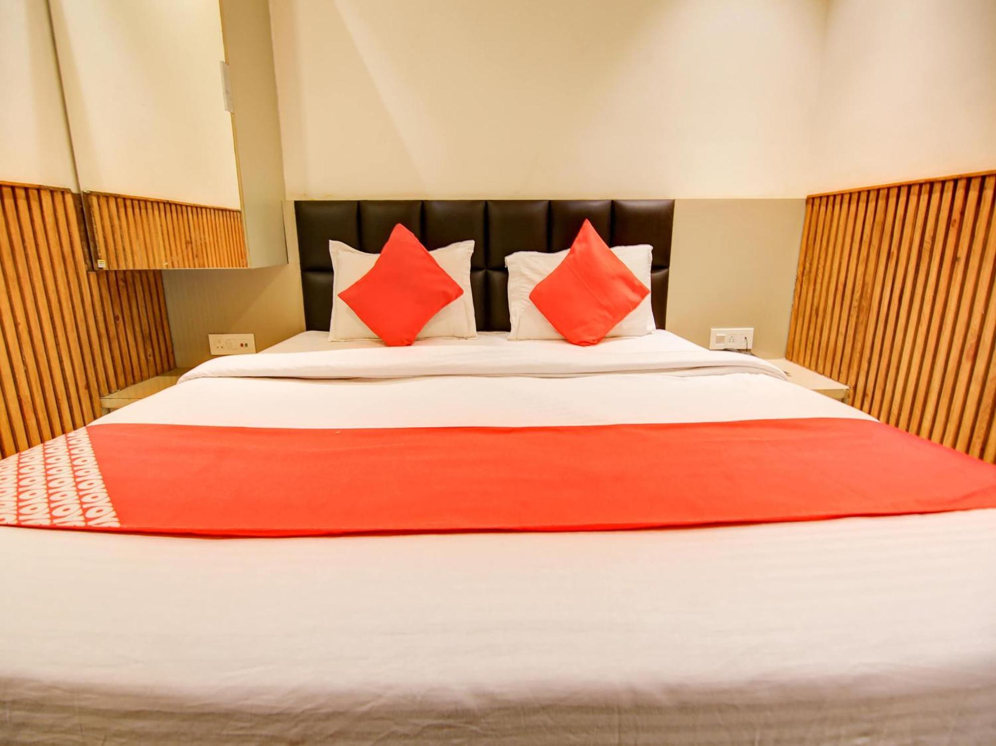 Hotel O Shri Sai Дели Экстерьер фото