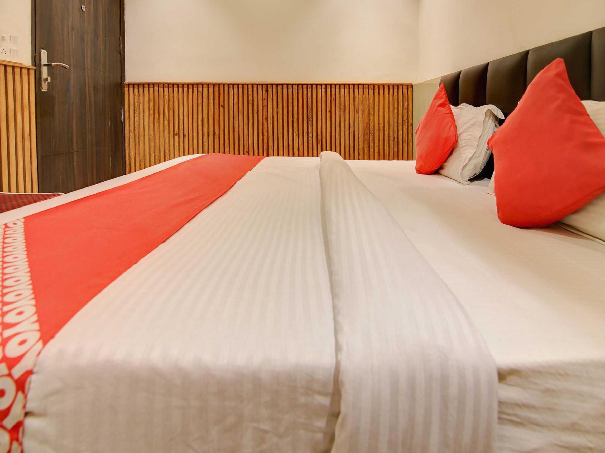 Hotel O Shri Sai Дели Экстерьер фото
