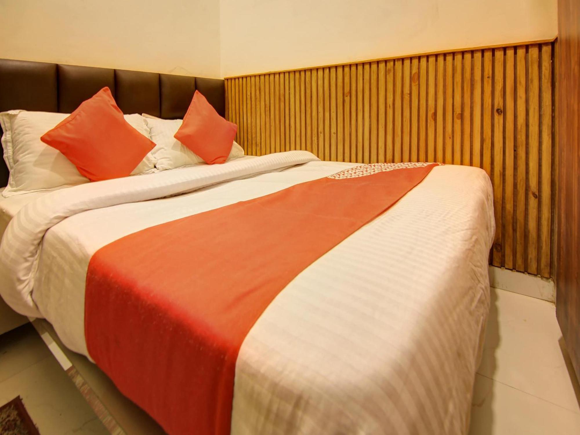 Hotel O Shri Sai Дели Экстерьер фото